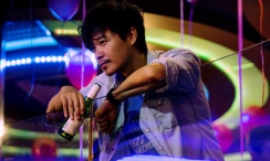 现在和相爱的人在一起吗